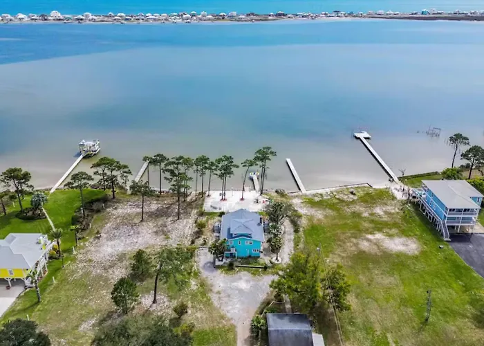 Waterfront With Private & Hot Tub