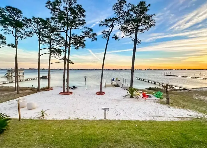 Waterfront With Private & Hot Tub *