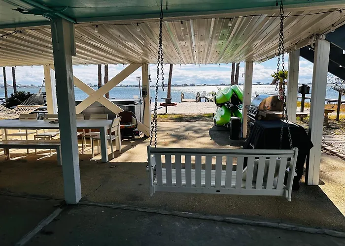 Waterfront With Private & Hot Tub * Gulf Shores