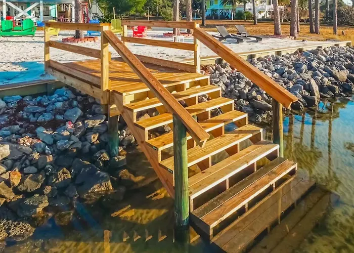 Waterfront With Private & Hot Tub *