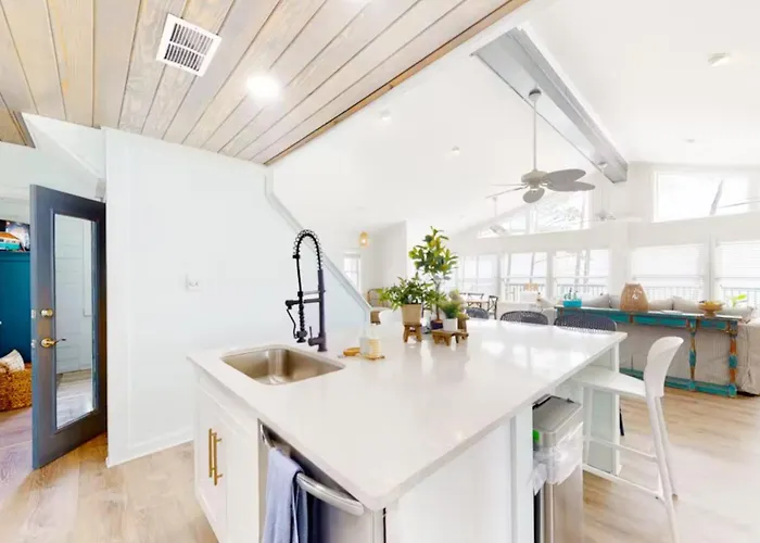 Waterfront With Private & Hot Tub Holiday home