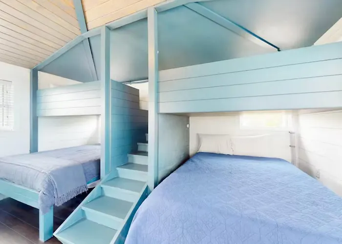Waterfront With Private & Hot Tub Holiday home *