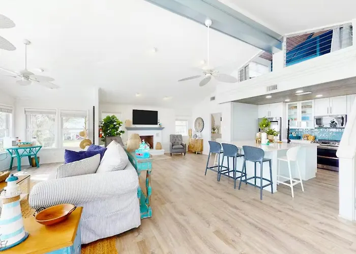 Waterfront With Private & Hot Tub Holiday home Gulf Shores