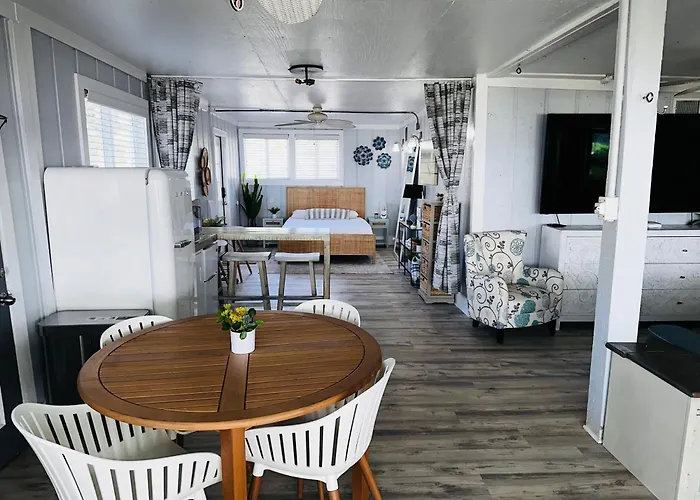 Waterfront With Private & Hot Tub Holiday home