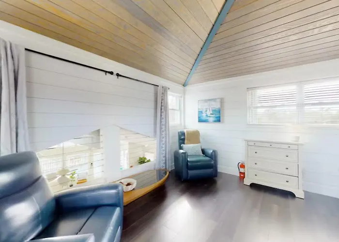 Holiday home Waterfront With Private & Hot Tub *