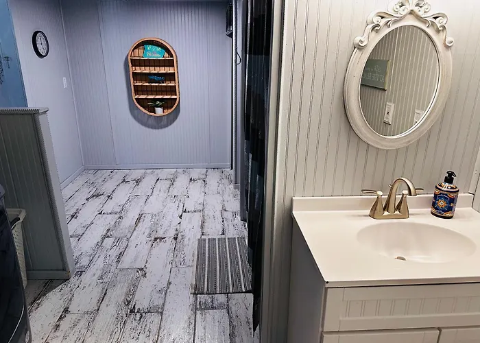 Holiday home Waterfront With Private & Hot Tub Gulf Shores