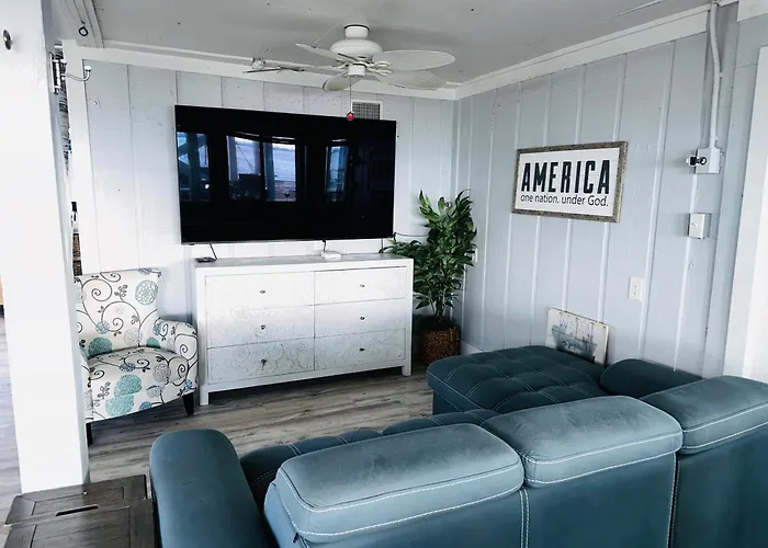 Holiday home Waterfront With Private & Hot Tub Gulf Shores